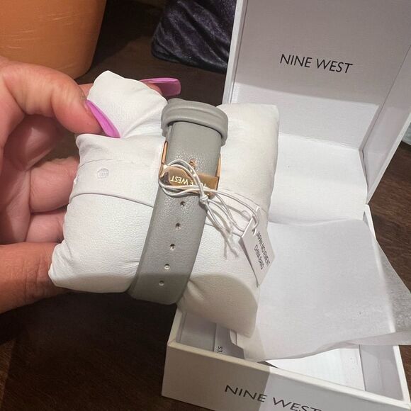 🆕 NINE WEST LADIES WATCH NW/1994RGGY - Picture 2 of 5